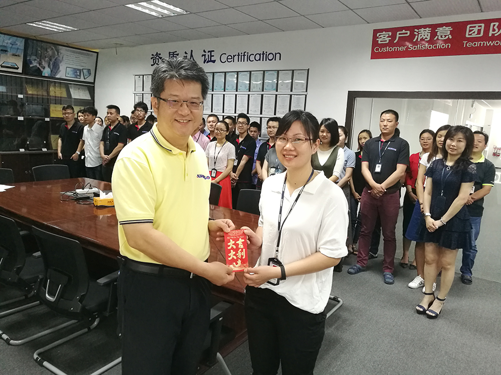Cuộc họp trao giải cho nhân viên xuất sắc của tháng 4 năm 2017
